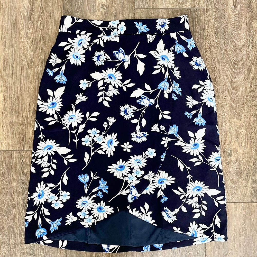 NWT Ann Taylor Tulip Hem Pencil Skirt